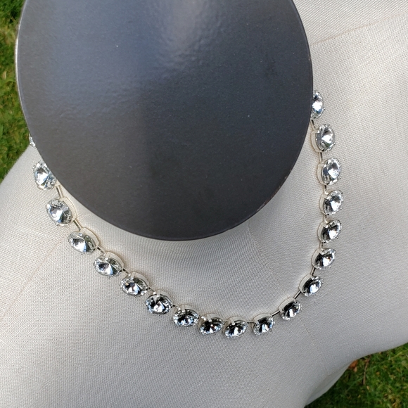 Anna Wintour clear crystal necklace - Picture 3 of 3